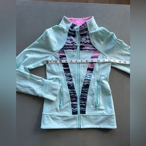 Ivivva zip up jacket in mint